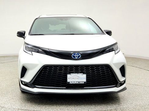 Used 2023 Toyota Sienna XSE AWD/4WD image 2