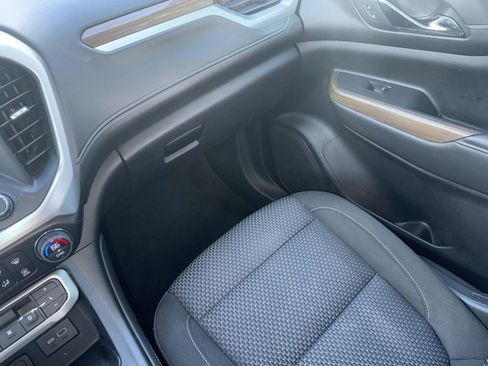 Used 2023 GMC Acadia SLE image 15