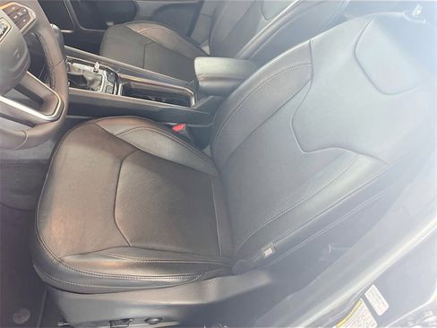 Used 2023 Jeep Compass Latitude image 18