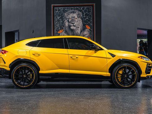 Used 2021 Lamborghini Urus AWD/4WD image 47