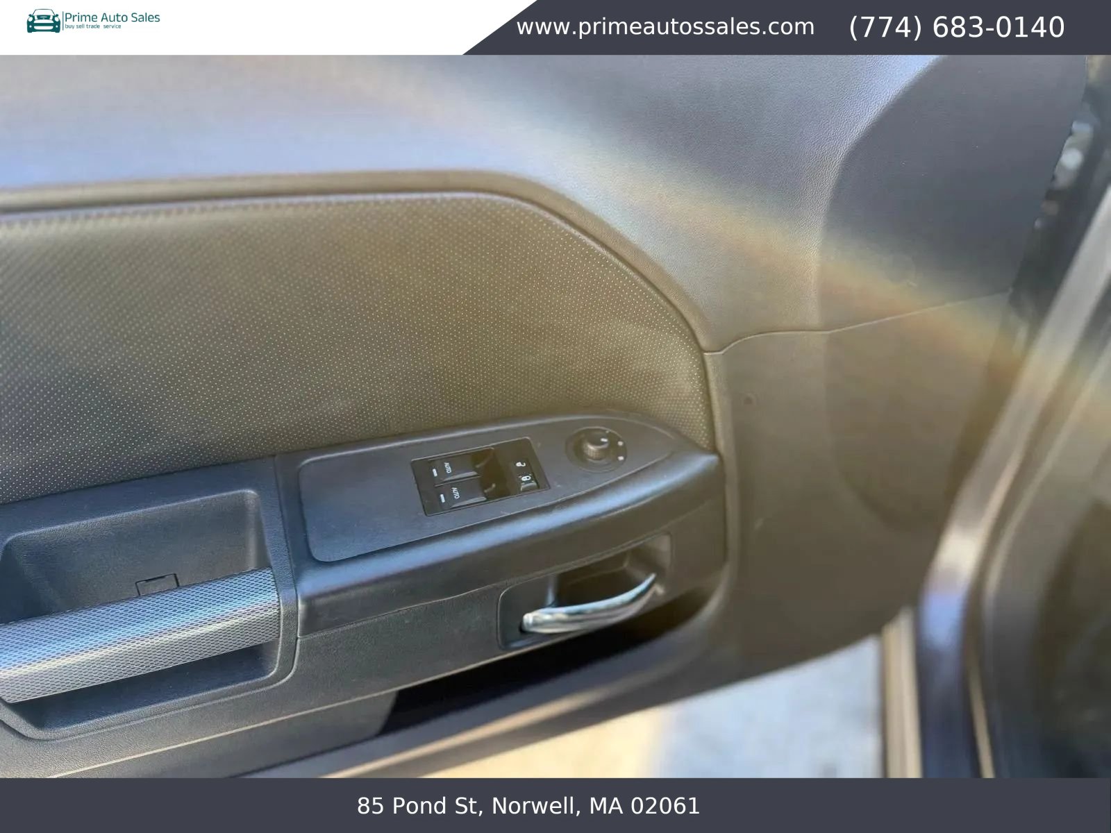 Used 2014 Dodge Challenger R/T RWD image 11