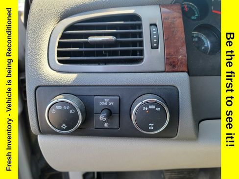 Used 2010 GMC Yukon SLT w/ SLT-2 Equipment Package AWD/4WD image 30