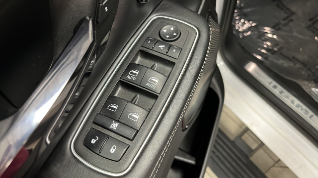 Used 2023 RAM 1500 Limited AWD/4WD image 21
