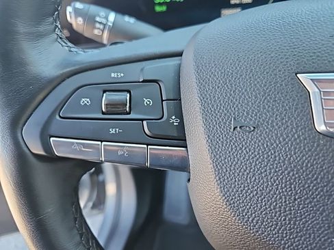 Used 2025 Cadillac XT4 Premium Luxury FWD image 18