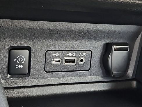 Used 2024 Nissan Sentra SV FWD image 25