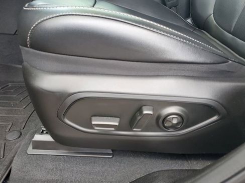 Used 2025 Jeep Grand Cherokee Limited w/ Luxury Tech Group II image 18