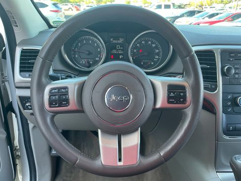 Used 2012 Jeep Grand Cherokee Laredo w/ Laredo E Group image 9