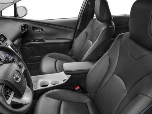 Used 2017 Toyota Prius Four Touring image 9