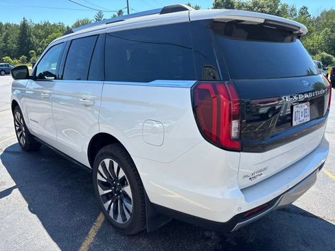 Used 2026 Ford Expedition Platinum w/ Driver's Package AWD/4WD image 6