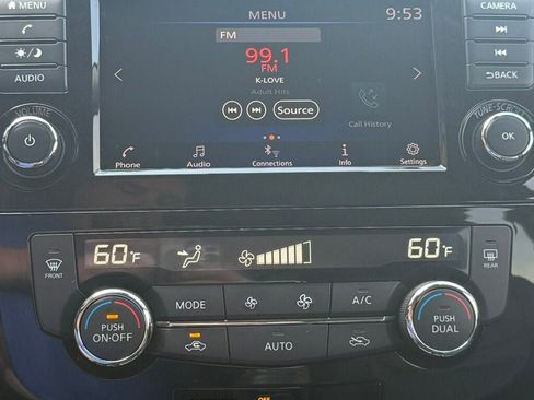 Used 2020 Nissan Rogue SV FWD image 29