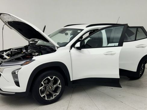 Used 2025 Chevrolet Trax LT w/ Driver Confidence Package FWD image 11