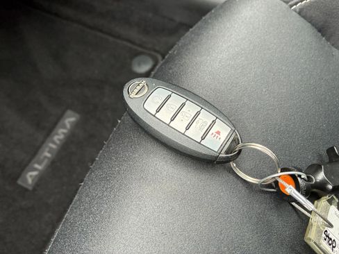 Used 2025 Nissan Altima 2.5 SV image 21