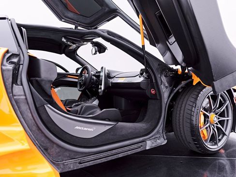 Used 2019 McLaren Senna RWD image 56