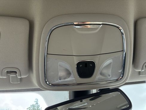 Used 2017 Jeep Cherokee Limited w/ Luxury Group FWD image 12