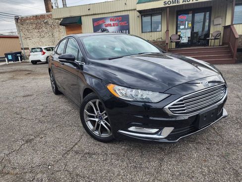 Used 2017 Ford Fusion SE w/ Equipment Group 201A FWD image 1
