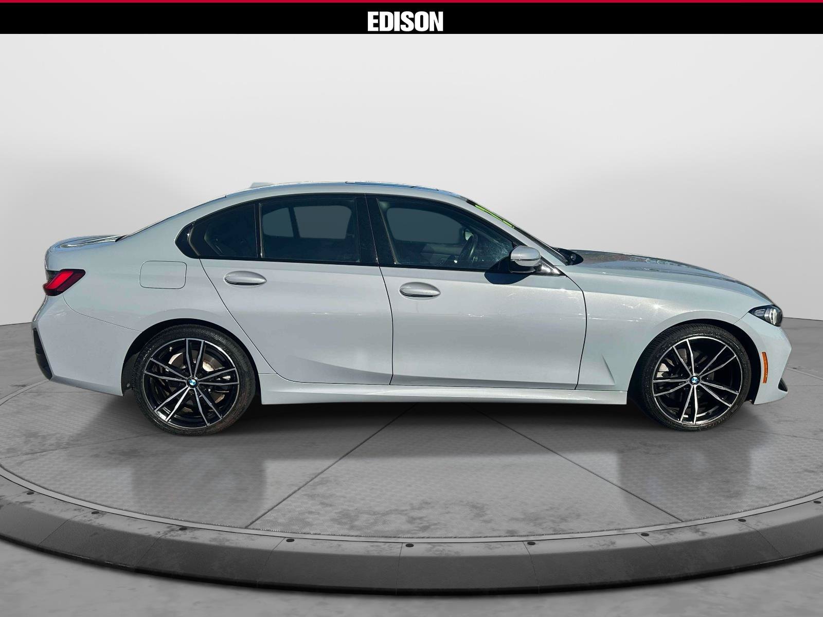 Used 2024 BMW 330i xDrive Sedan AWD/4WD image 3