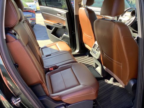 Used 2021 Volkswagen Atlas SE w/ Panoramic Sunroof Package image 37