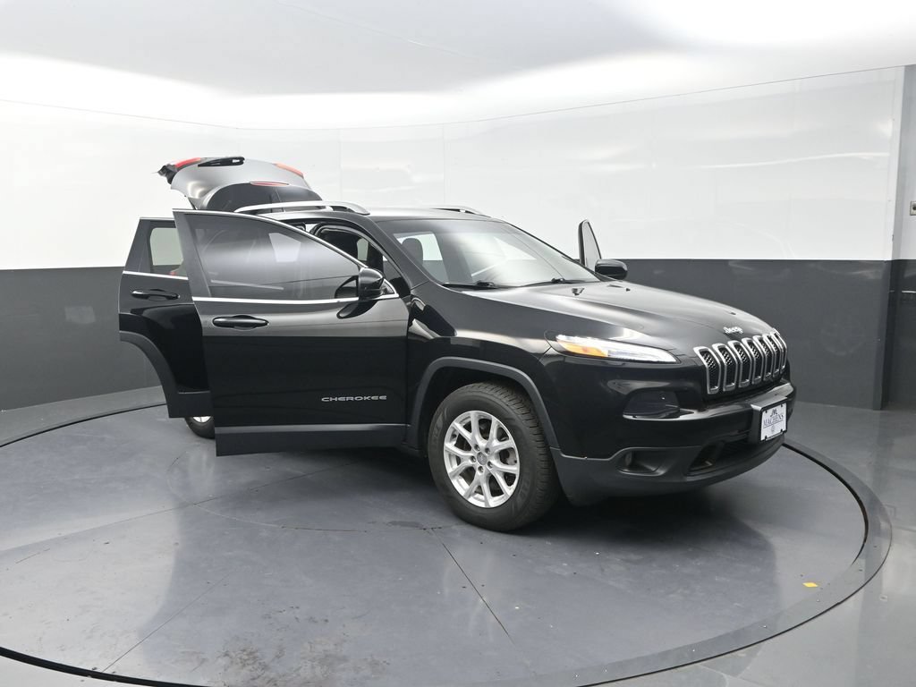 Used 2018 Jeep Cherokee Latitude AWD/4WD image 31
