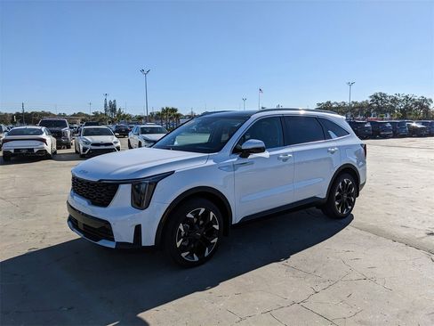 Certified 2025 Kia Sorento EX w/ Panoramic Sunroof Package image 5