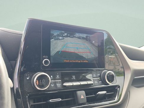 Used 2023 Toyota Highlander XLE image 12