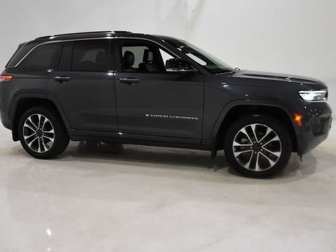 Used 2023 Jeep Grand Cherokee Overland AWD/4WD image 3