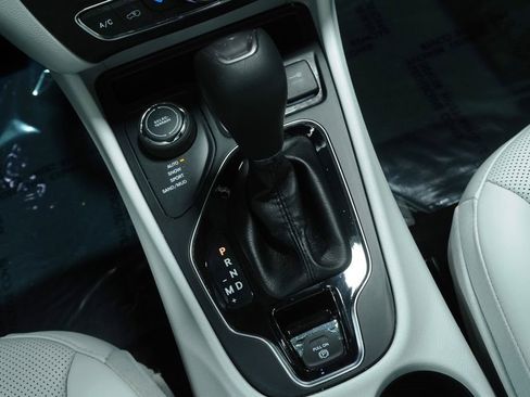 Used 2019 Jeep Cherokee Limited w/ Luxury Group AWD/4WD image 19