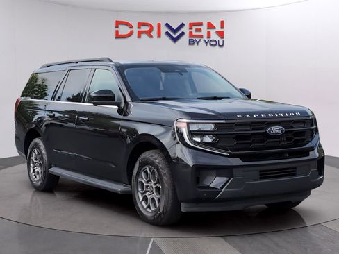 Used 2025 Ford Expedition Max Active RWD image 5