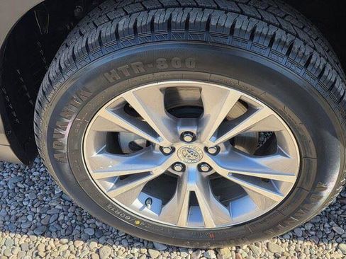 Used 2014 Toyota Highlander XLE image 11