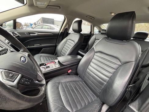 Used 2017 Ford Fusion SE image 10