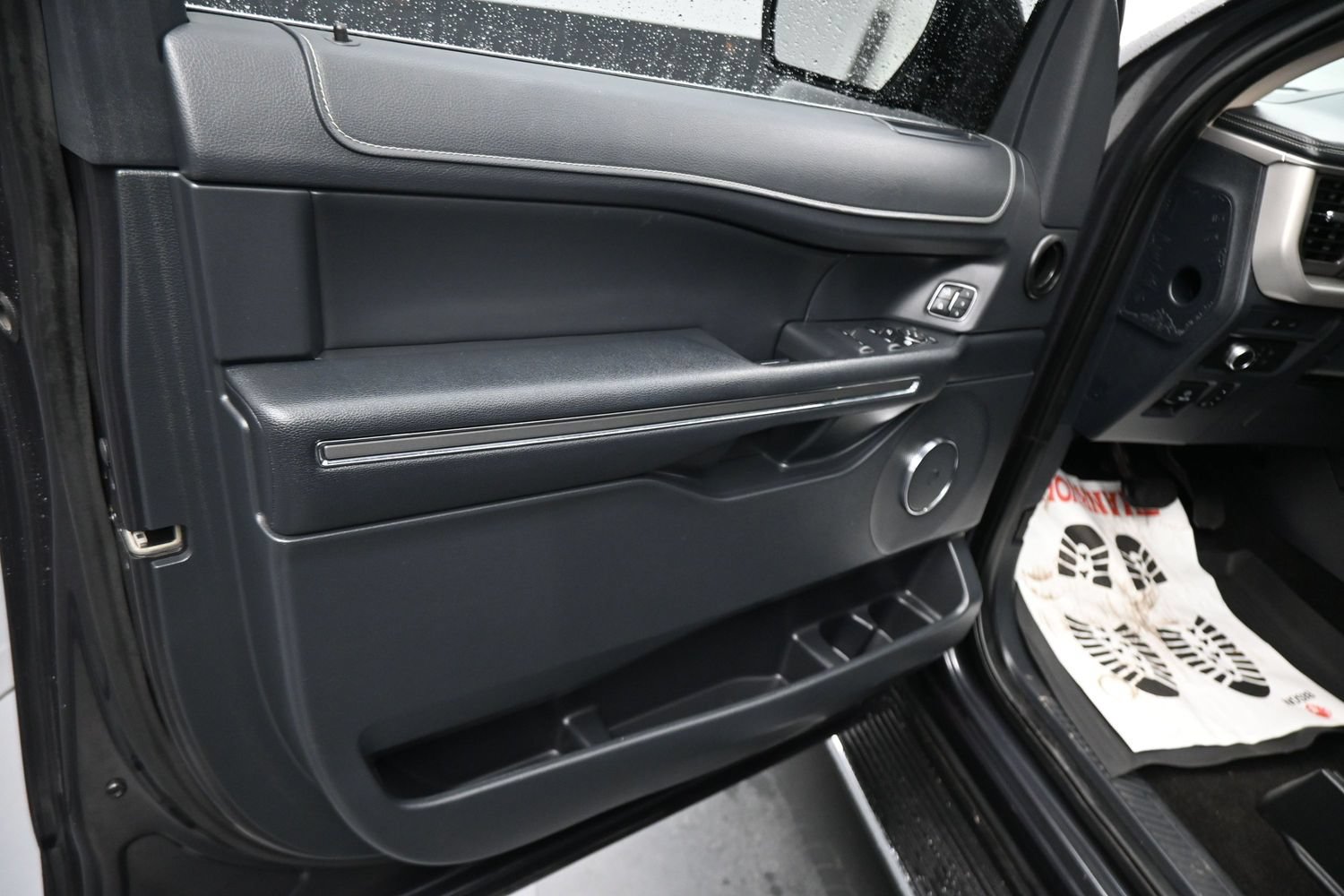 Used 2022 Ford Expedition XLT RWD image 5