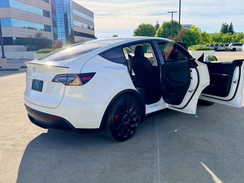 Used 2022 Tesla Model Y Performance AWD/4WD image 34