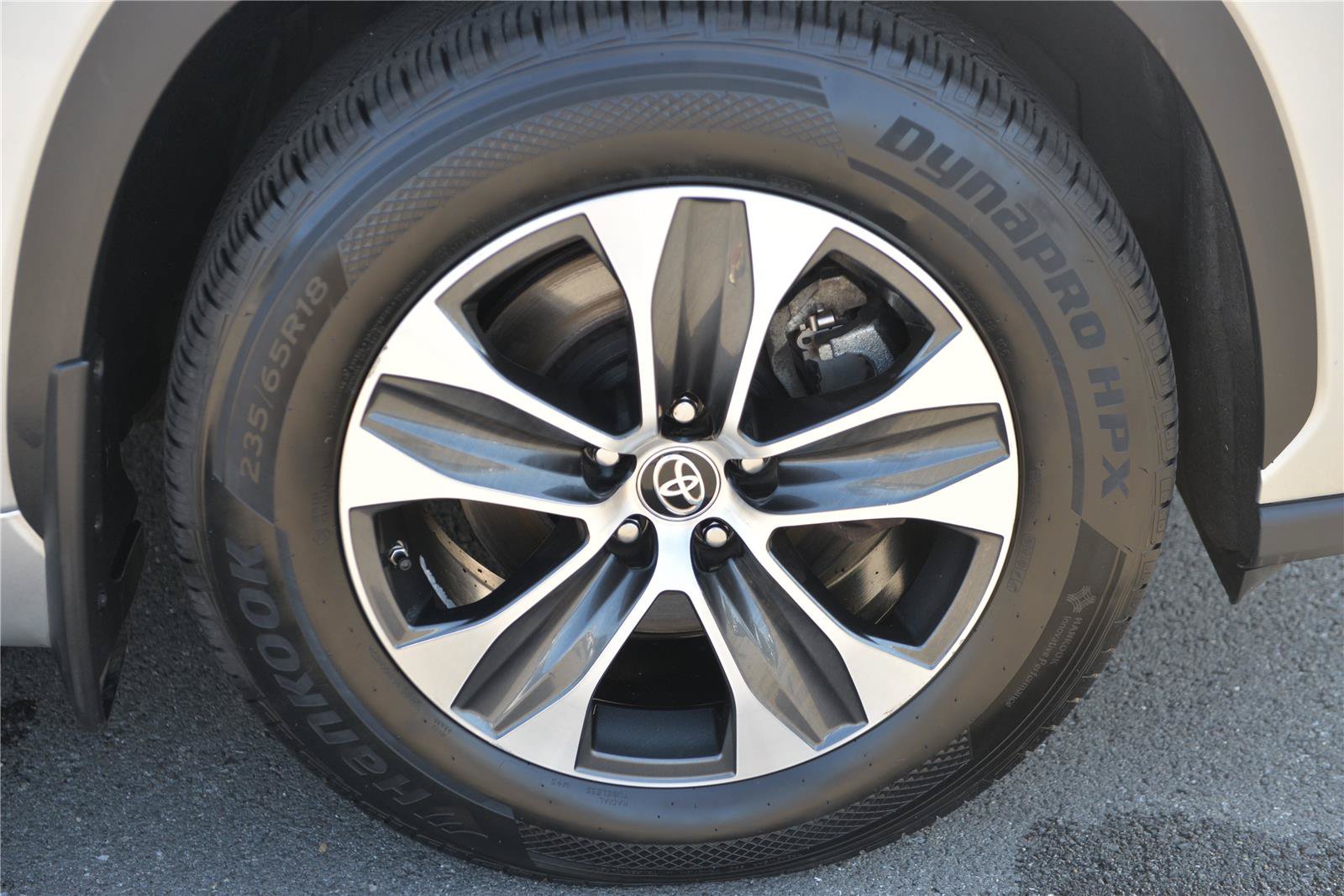 Used 2021 Toyota Highlander XLE w/ Protection Package #3 (TMS) AWD/4WD image 11