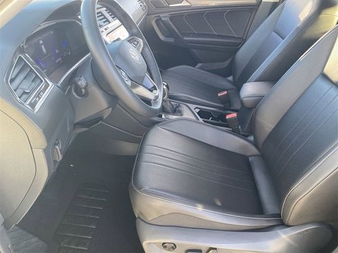 Used 2022 Volkswagen Tiguan SE image 16