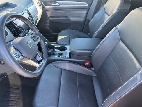 Used 2022 Volkswagen Atlas Cross Sport SE w/ Panoramic Sunroof Package image 11