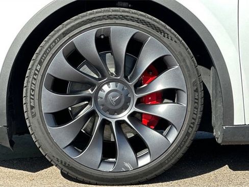 Used 2023 Tesla Model Y Performance image 28
