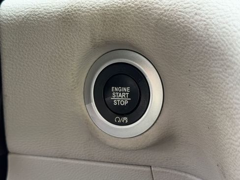 Used 2021 Chrysler Pacifica Touring-L w/ Premium & Safety Sphere Group FWD image 18