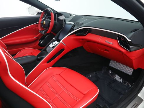 Certified 2025 Ferrari Roma Spider RWD image 20