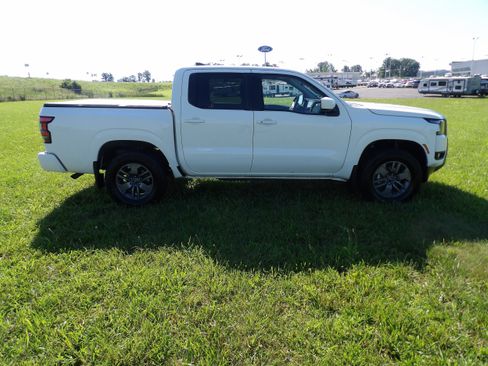 Used 2025 Nissan Frontier SV w/ SV Convenience Package AWD/4WD image 6
