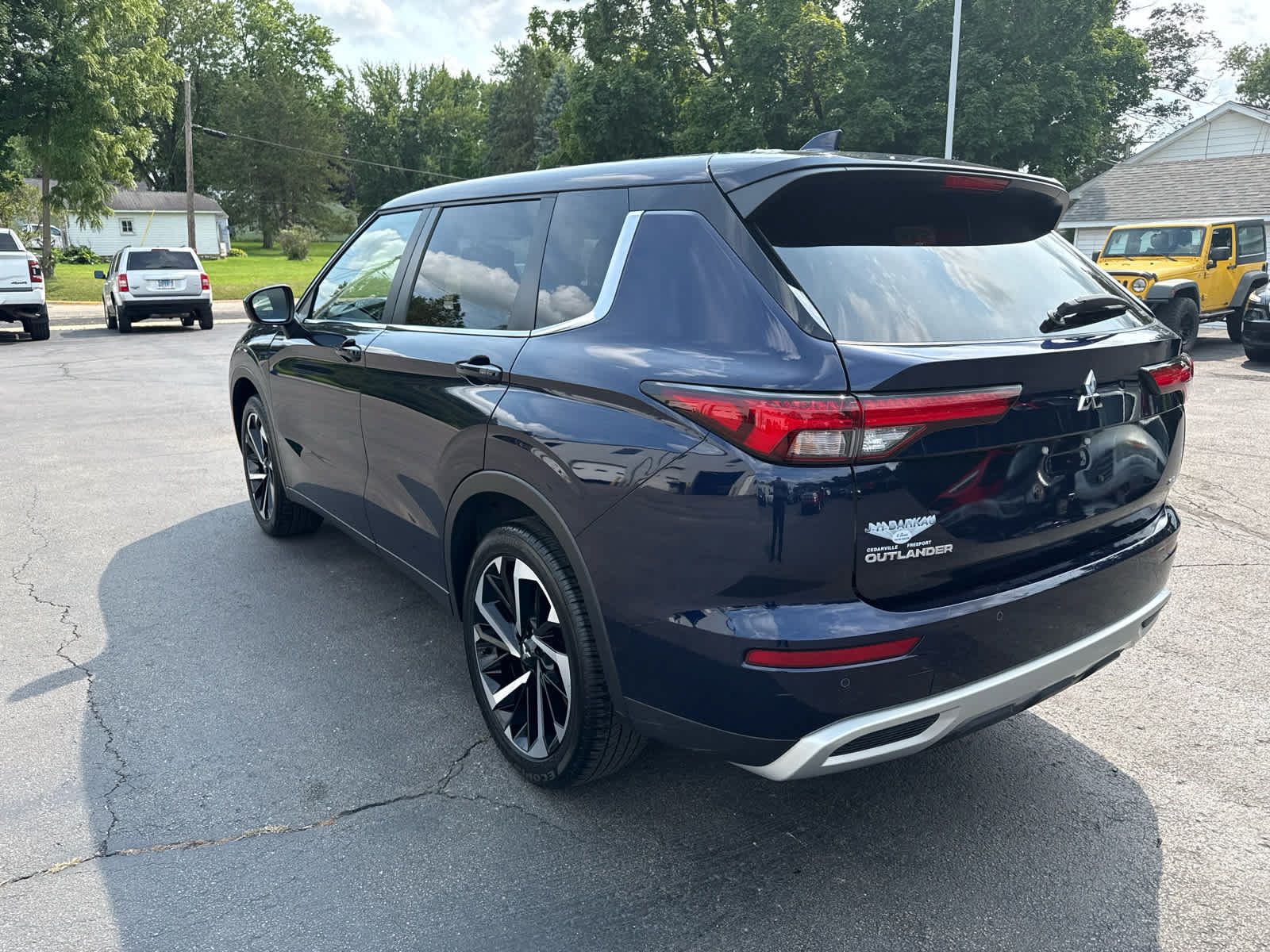 Used 2024 Mitsubishi Outlander SE AWD/4WD image 5