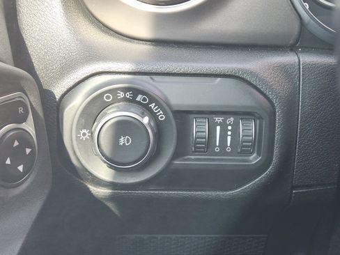 Used 2020 Jeep Wrangler Unlimited Sport S image 29