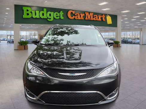 Used 2017 Chrysler Pacifica Touring-L Plus FWD image 2