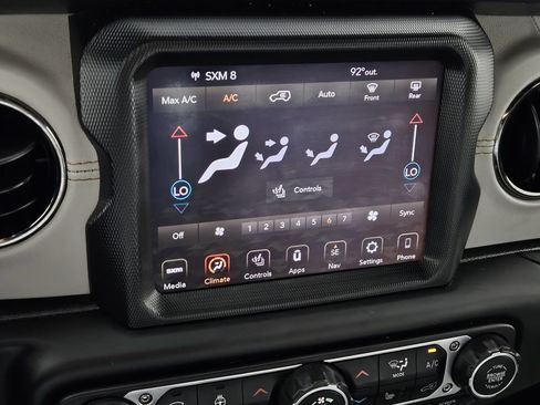 Used 2021 Jeep Wrangler Unlimited Sahara AWD/4WD image 16