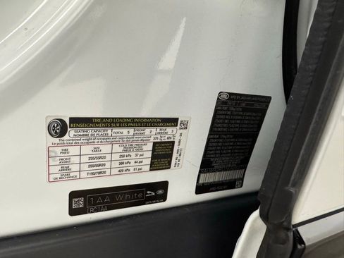 Used 2019 Land Rover Range Rover Sport HSE image 32