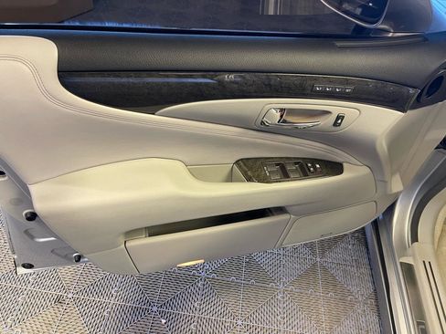 Used 2009 Lexus LS 460 RWD image 22