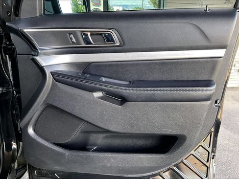 Used 2016 Ford Explorer XLT w/ Equipment Group 202A FWD image 24