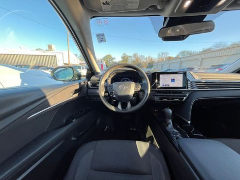 Used 2025 Toyota Camry LE image 34