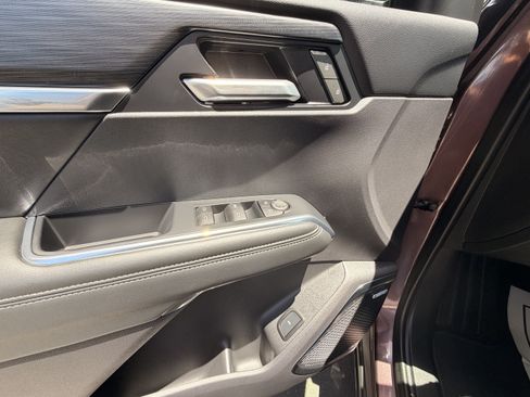Used 2025 GMC Acadia Elevation FWD image 13