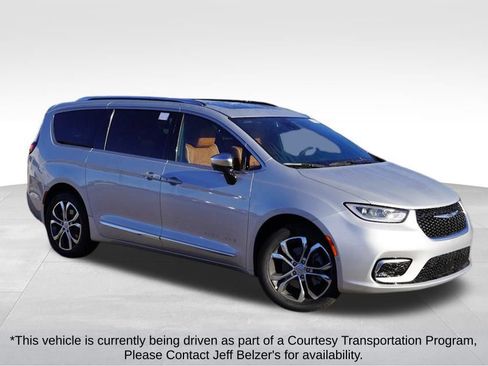 New 2026 Chrysler Pacifica Pinnacle image 1