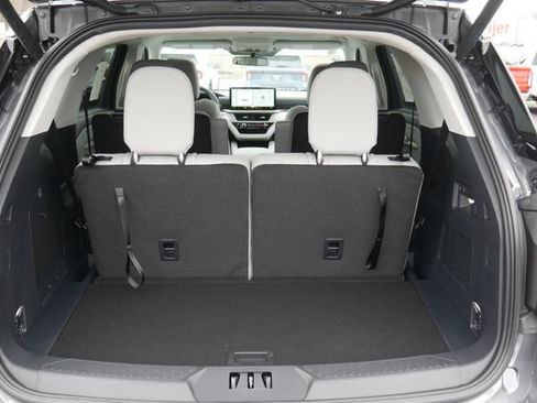 New 2026 Ford Explorer Active w/ Active Comfort Package image 12