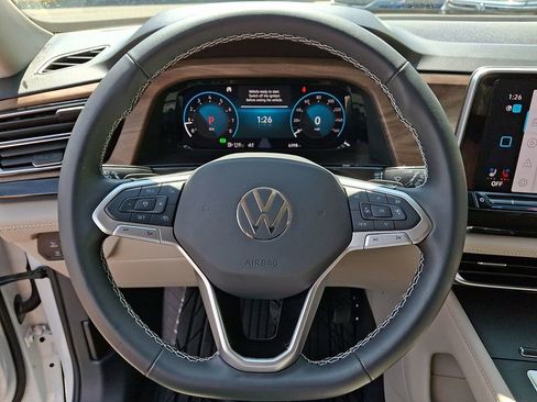 Used 2025 Volkswagen Atlas SE image 18